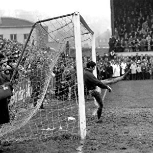 F. A. Cup: Yeovil v. Arsenal: 3rd Round. January 1971 71-00138-014