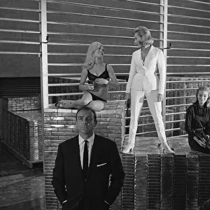 Film Goldfinger 1964 Sean Connery as James Bond 007 poses with Bond girls Honor Blackman