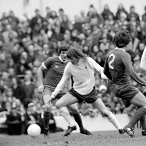 Football: Tottenham Hotspur F. C. vs. Liverpool F. C. March 1975 75-01598-018