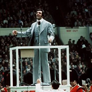 Frankie Vaughan leading singing FA Cup final 1973 football Leeds v Sunderland