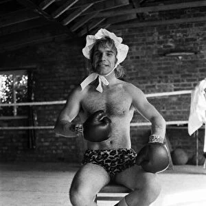 Freddie Starr is in training for a verbal punch-up with world heavyweight champion