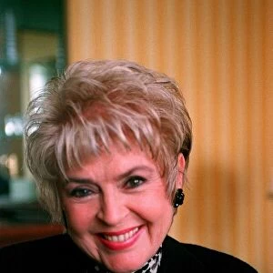 Gloria Hunniford TV Presenter October 1998 A©mirrorpix