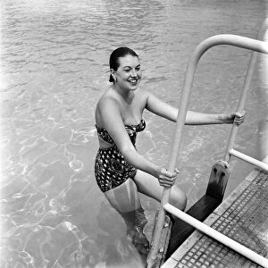 Holiday ! Swimming. Opera Singer Betty Harrison seen Swimming at the Roehampton Lido