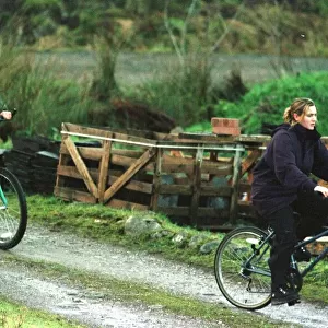 Kate Winslet and new husband Jim Threapleton Nov 1998 on honeymoon in the Scottish