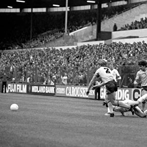 Leeds United 1 v. Sunderland 0. Division 1 Football. October 1981 MF04-06-065