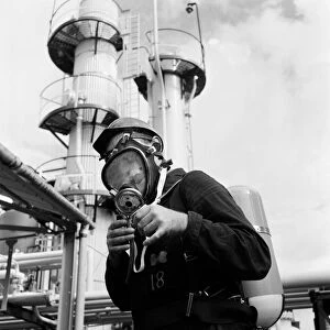 Llandarcy oil refinery. 8th August 1967