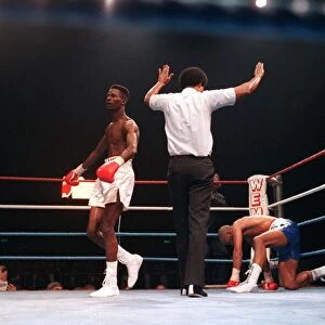 Lloyd Honeyghan boxer knocked down by Breland Mar 90 with boxing referee arms