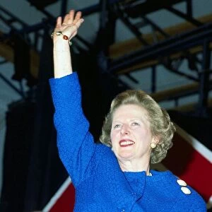Margaret Thatcher waving her hand September 1986