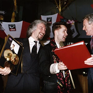 Michael Aspel TV Presenter presenting Nigel Kennedy Violinist with The This is Your Life