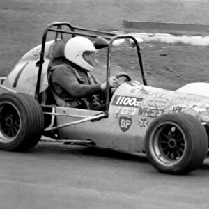 Mini Grand Prix: White City Stadium: Graham Hill. March 1975 75-01610-004