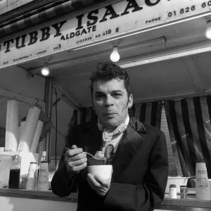 Ian Dury outside Tubby Isaacs eating Jellied Eels Print Ian Dury outside Tubby Isaacs eating Jellied Eels Print