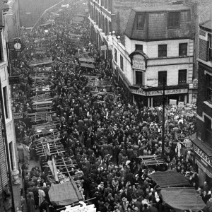 Christmas Crowds in Petticoat Lane, London 1948 Print Christmas Crowds in Petticoat Lane, London 1948 Print