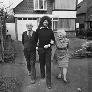Print of Jeff Lynne with his parents in a driveway Print of Jeff Lynne with his parents in a driveway