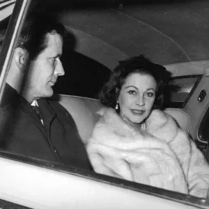 John Merivale mit Vivien Leigh verdrängt aus dem Opernhaus - 19. Februar 1965 John Merivale mit Vivien Leigh verdrängt aus dem Opernhaus - 19. Februar 1965