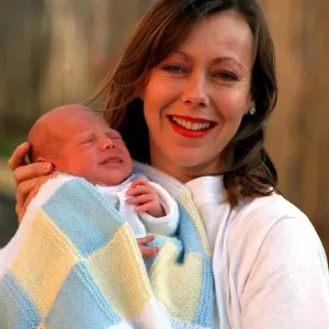 JENNY AGUTTER Y SU NUEVO BEBÉ HOMBRE, JONATHAN - 1991 JENNY AGUTTER Y SU NUEVO BEBÉ HOMBRE, JONATHAN - 1991