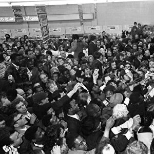 Muhammad Ali at a supermarket in Stretford to promote Ovaltine gets cornered by loads of