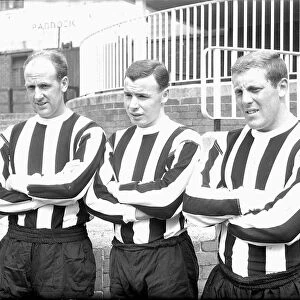 A NEWCASTLE UNITED 1963-64 TEAM GROUP PICTURE. (L TO R) JIM ILEY