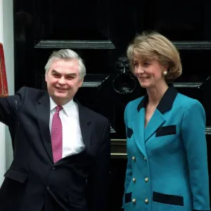 NORMAN LAMONT HOLDING BUDGET BOX AND WIFE ROSEMARY, 11 DOWNING STREET - 11 / 03 / 1992