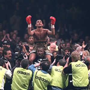 Prince Naseem Hamed Boxing Looks To The Heavens After Winning The Ibf Featherweight Title