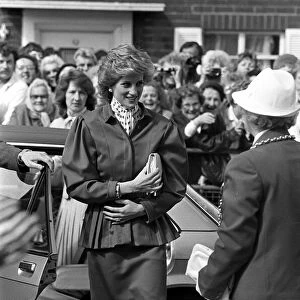 THE PRINCESS OF WALES GETTING OUT OF A CAR DURING VISIT TO NEWCASTLE APRIL 1986