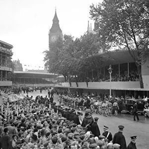 Queen Elizabeth Coronation II June 1953 Crowds awaiting the Queens Coronation