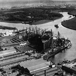 Queen Mary ship being built at John Brown shipyard at Clydebank on the River Clyde 1934