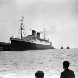 The RMS Mauretania brought up the Thames to King George V Dock at Woolwich