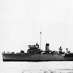 Royal Navy Halcyon class minesweeper HMS Bramble at sea during the Second World War