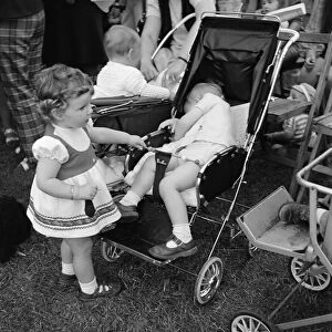 Skelton annual baby show. Circa 1973