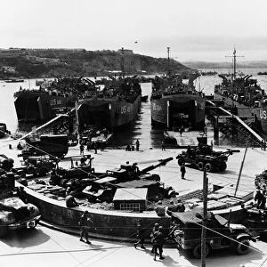 US solders embarking on to landing ships at Brixham prior to the D-Day landings