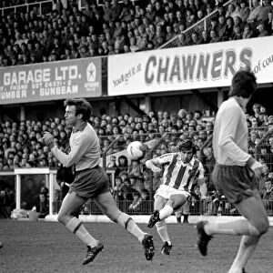 Stoke 1 v. Arsenal 1. Division One Football. Febuary 1981 MF01-23-032