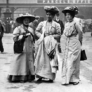 Suffragettes, in the centre is Emmeline Pankhurst, circa 1913