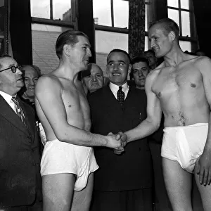 Tommy Farr (left) weighs in with Jan Klein before their fight 27 / 9 / 1950