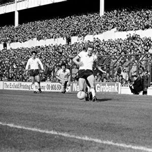 Tottenham Hotspur 2 v. Liverpool 0. March 1980 LF02-18-081 Local Caption Division