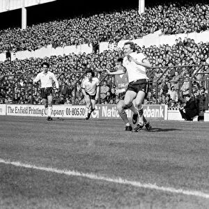 Tottenham Hotspur 2 v. Liverpool 0. March 1980 LF02-18-124 Local Caption Division