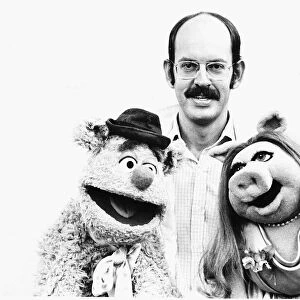 TV Progs The Muppet Show Puppeteer Frank Oz Actor poses with Muppets Fozzie Bear & Miss