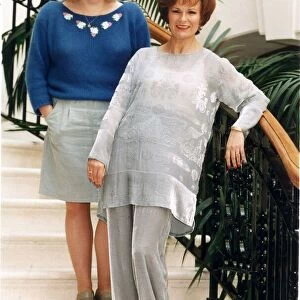 VICTORIA WOOD AND JULIE WALTERS AT A PHOTOCALL FOR PAT & MARGARET 10 / 06 / 1994