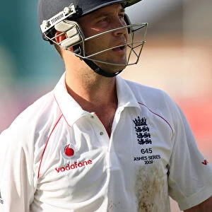 Jonathan Trott Out For 41