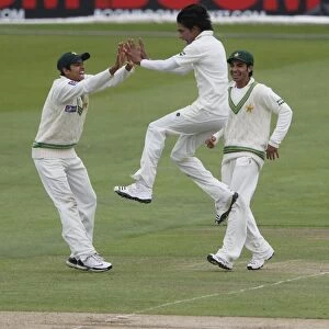 Mohammad Aamer Celebrates The Wicket Of Simon Katich