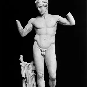 Copy of the famous statue of Diadumeno by Policletus. Work preserved in the National Museum of Rome
