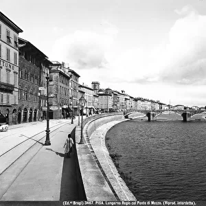 Lungarno Regio and the Ponte di Mezzo in Pisa