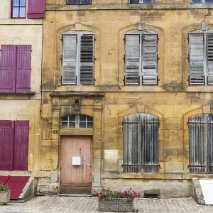 Fachada de casa histórica, edificio abandonado. Fachada de casa histórica, edificio abandonado.