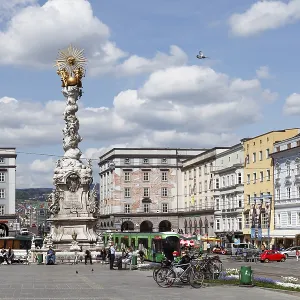 La colonne de la Sainte Trinité, place principale La colonne de la Sainte Trinité, place principale