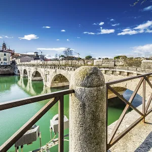 Il Ponte di Tiberio a Rimini, uno dei più solidi edifici architettonici costruiti dai Romani.