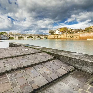 Il Ponte di Tiberio a Rimini, uno dei più solidi edifici architettonici costruiti dai Romani.