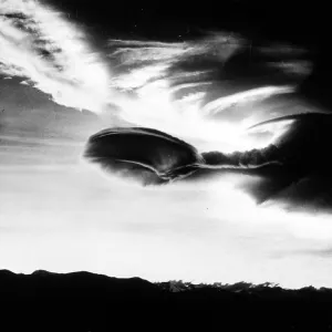 Nuage altocumululaire lenticulaire.