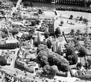 Evesham Print: Aerial view of the town and its churches