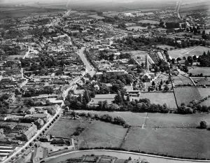 Prints of All Saints Church and the High Street, Leighton Buzzard, Bedfordshire. Photographed in 1928 by Aerofilms Ltd England from the Air - Landscapes, Cities and Heritage: Aerofilms Ltd Print of Leighton Buzzard High Street and All Saints Church
