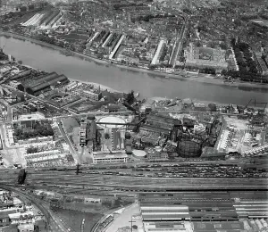Prints of EAW001427 ENGLAND (1946). The Gas Light and Coke Co Gas Works, Nine Elms, 1946 Aerial Views of England - Landscapes, Cities and Heritage from Above: Print of the Nine Elms Gas Works in London, 1946