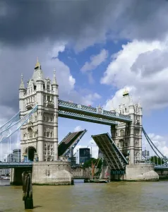 Victorian Architecture - Buildings, Streets and Landmarks: Tower Bridge Print: Elevated Road Section